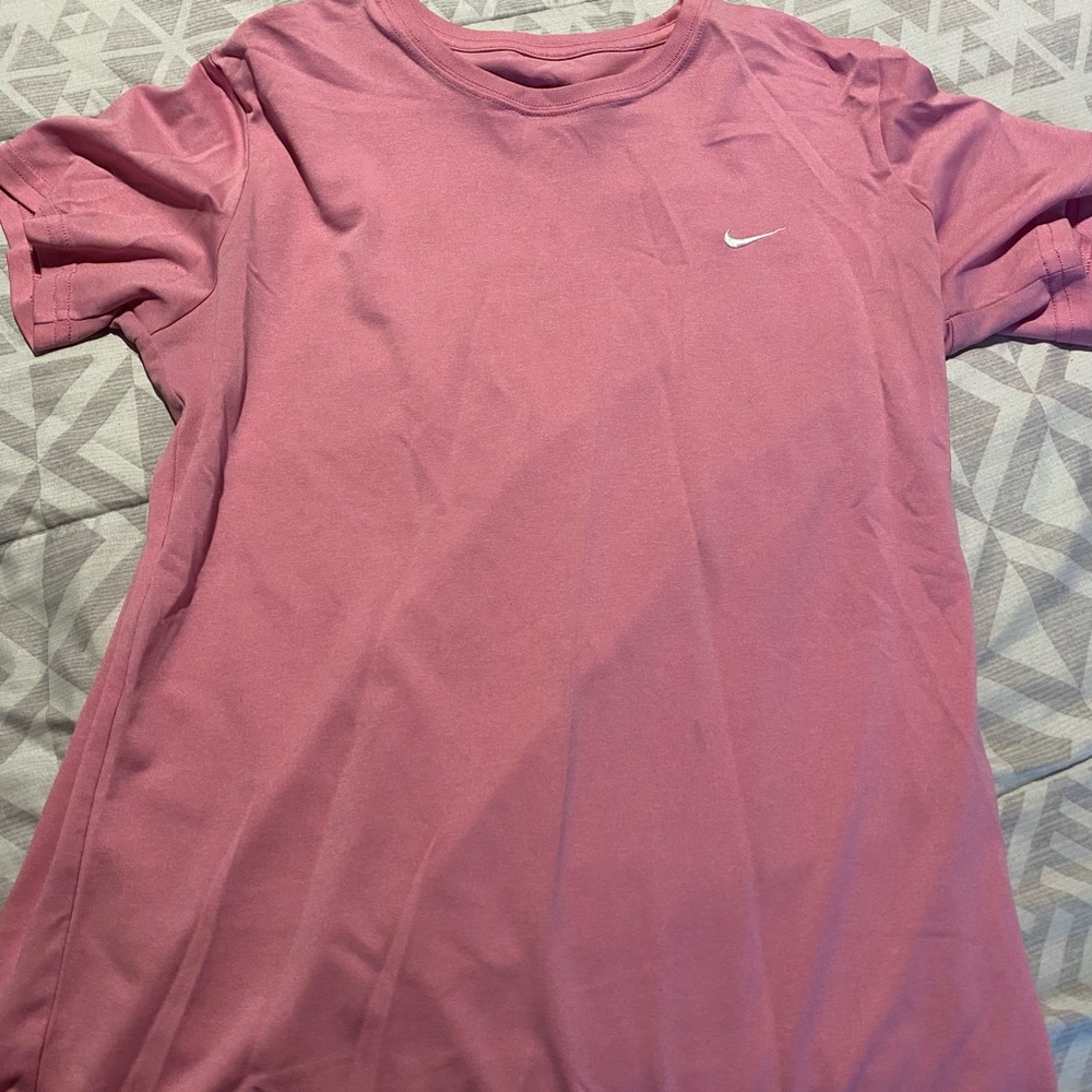 nike women's tee in pink